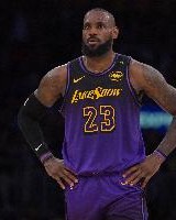 开云APP-詹姆斯：我自己犯了糟糕的失误 有人从半场投进制胜球得向他致意