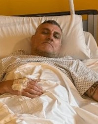 开云体育-接受膝盖手术！意大利名宿维耶里晒住院图：这一关也闯过去了