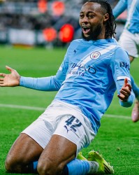 半决赛首回合：曼城2-0卫冕冠军13场不败 塞梅尼奥加盟两场造3球