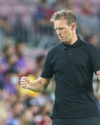 开云体育-莱万：我的第1球并不容易 穆勒：本来没想到射门